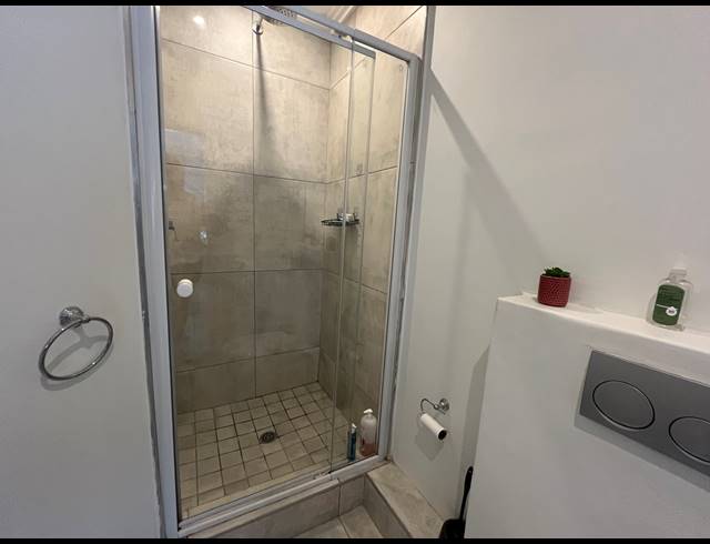 2 BEDROOM FLAT TO LET IN CRESTHOLME